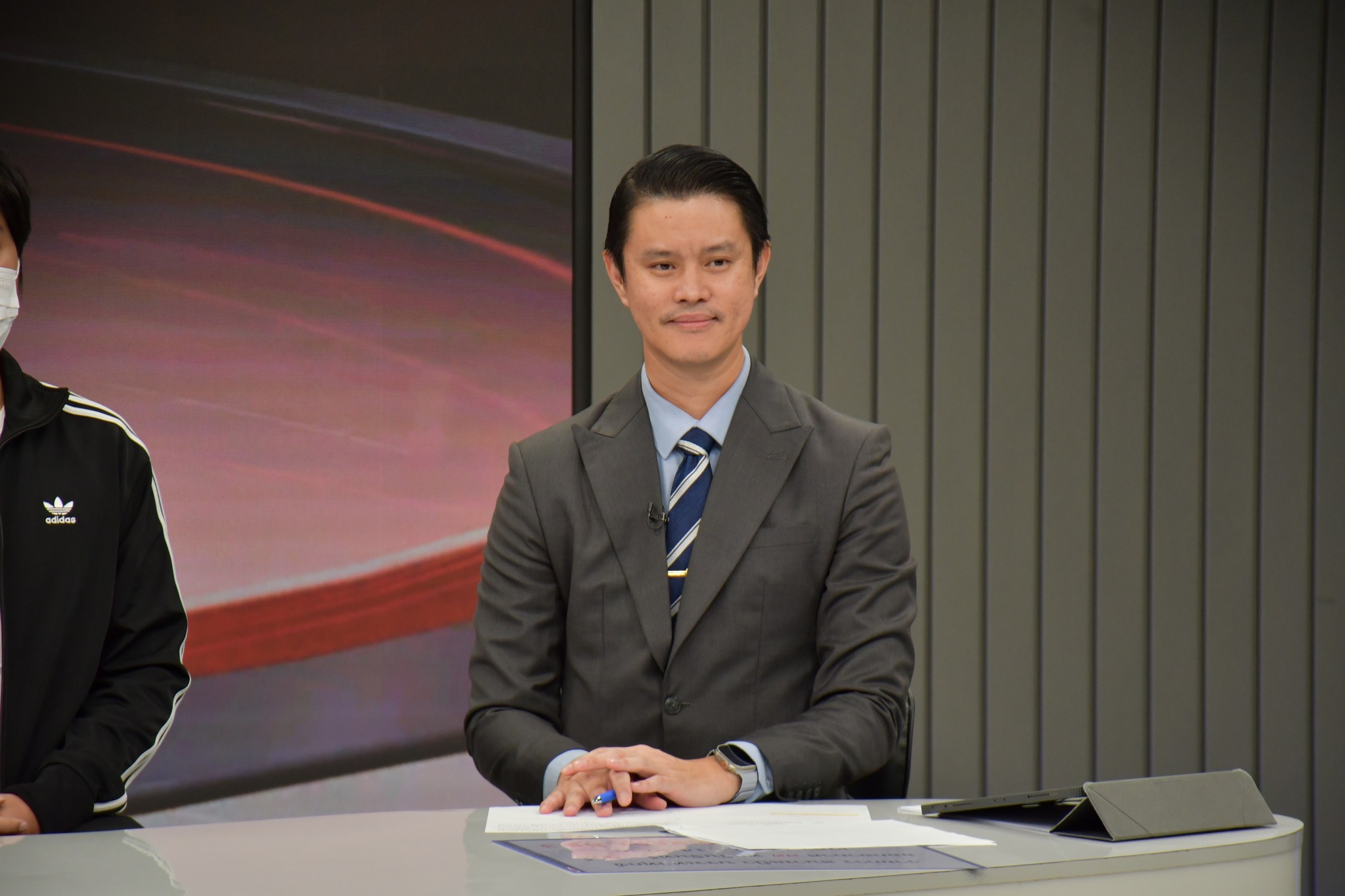 ทนายธนวิน ในรายการสนามเป้าบรรเทาทุกข์